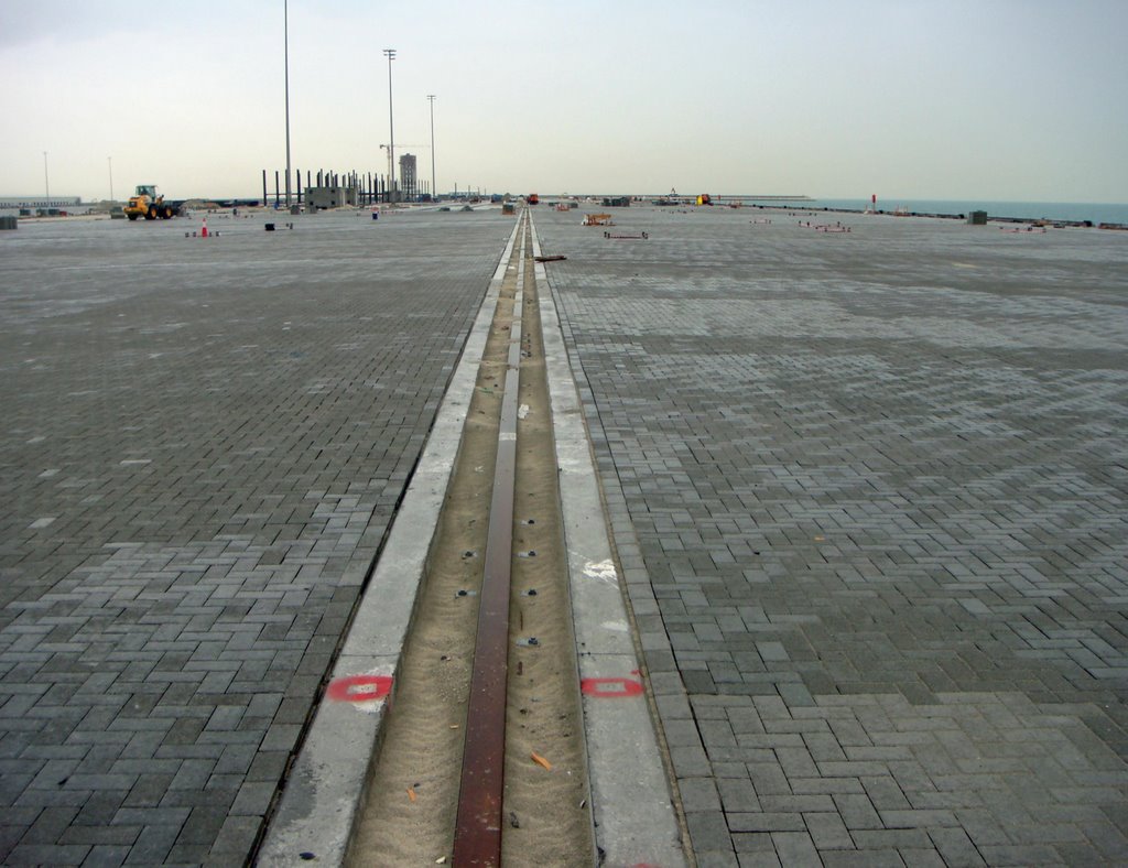 It rained!!! Crane Rail and block paving in preparation for crane arrival. Ch 900 o/s35. Hidd Port, 10April2008 by hiddport