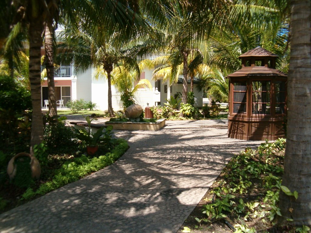 Bird Cage, Tryp Peninsula by Tourist2007