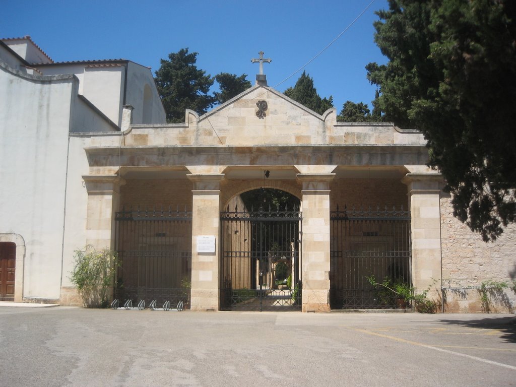 Portone d'ingresso del Cimitero by wildshark Raffa