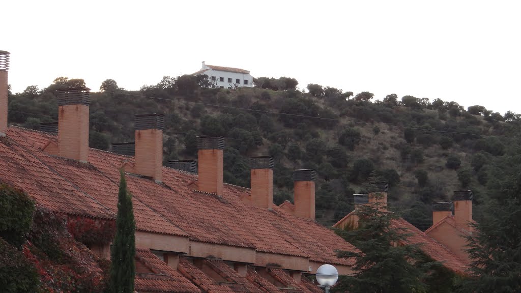 Casa del guarda forestal, allá, al fondo by EventusBonus