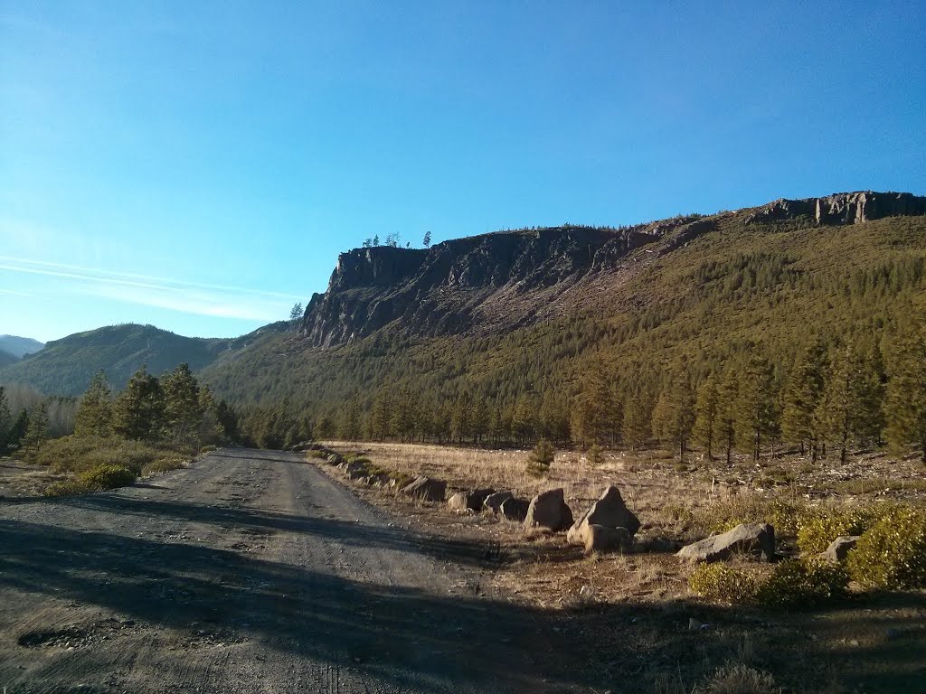 Tomalo Canyon Wall by farcorners