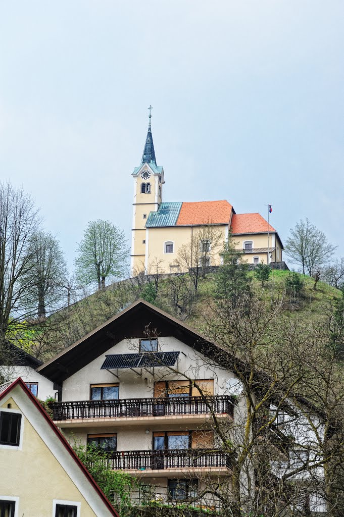 Idrija, cerkev sv. Antona Padovanskega s kalvarijo by Valter Erzetič