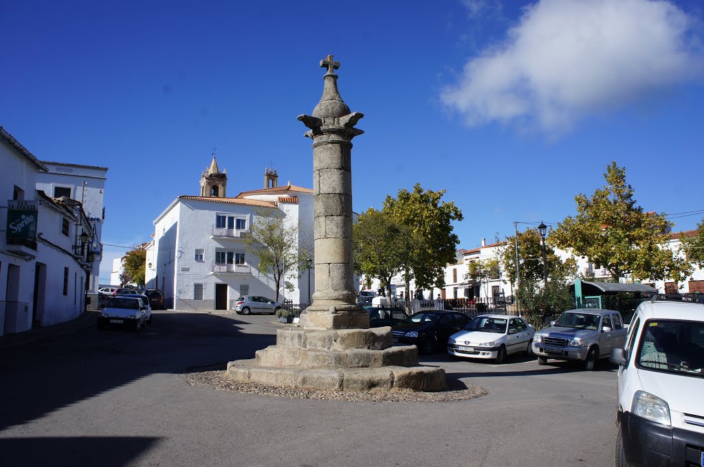 El Rollo o Picota de Cabeza la Vaca. by La Casa del Chiflón (Bulnes)