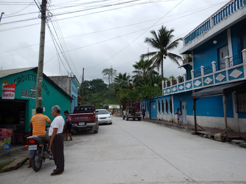 Melchor de Mencos, Guatemala.. the main Market area by nevelo