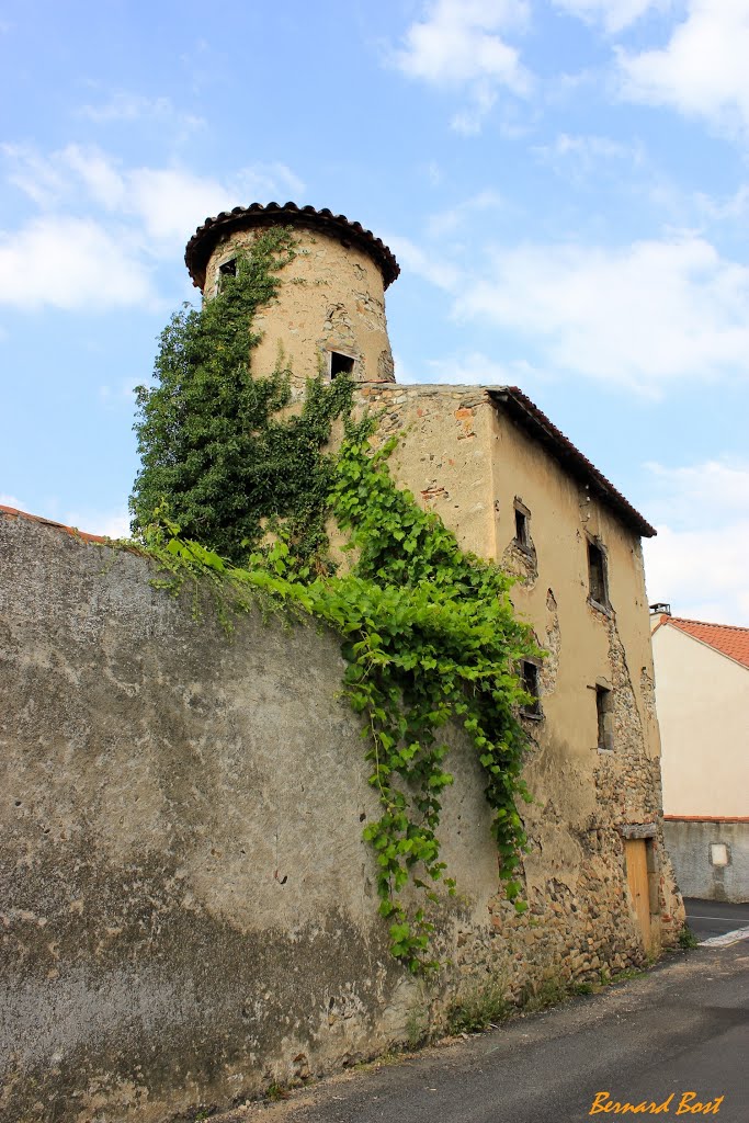 Le Pigeonnier by Bernard Bost