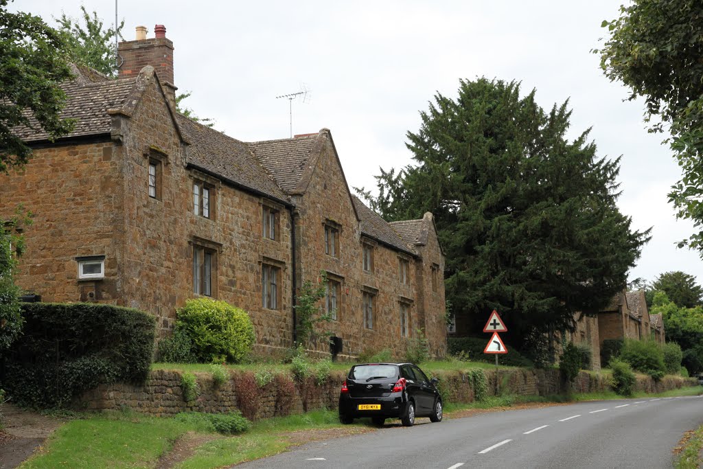 Main Street, Broughton, Oxfordshire by Roger Sweet