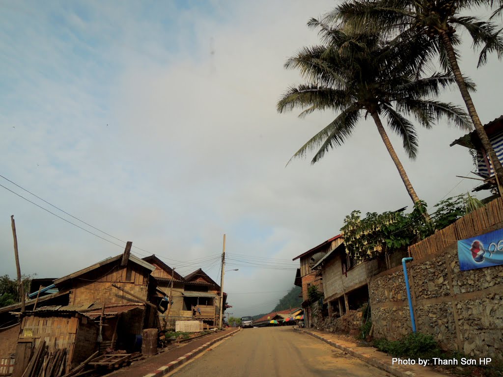 Thị trấn Nong Khiaw by Nguyễn Thanh Sơn