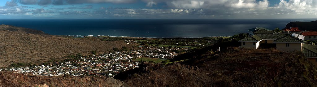 Kalama Valley, Oahu, HI, USA by Jiri Dvorsky