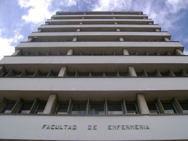 Universidad Nacional de Colombia. Edificio de enfermeria. by Totoya