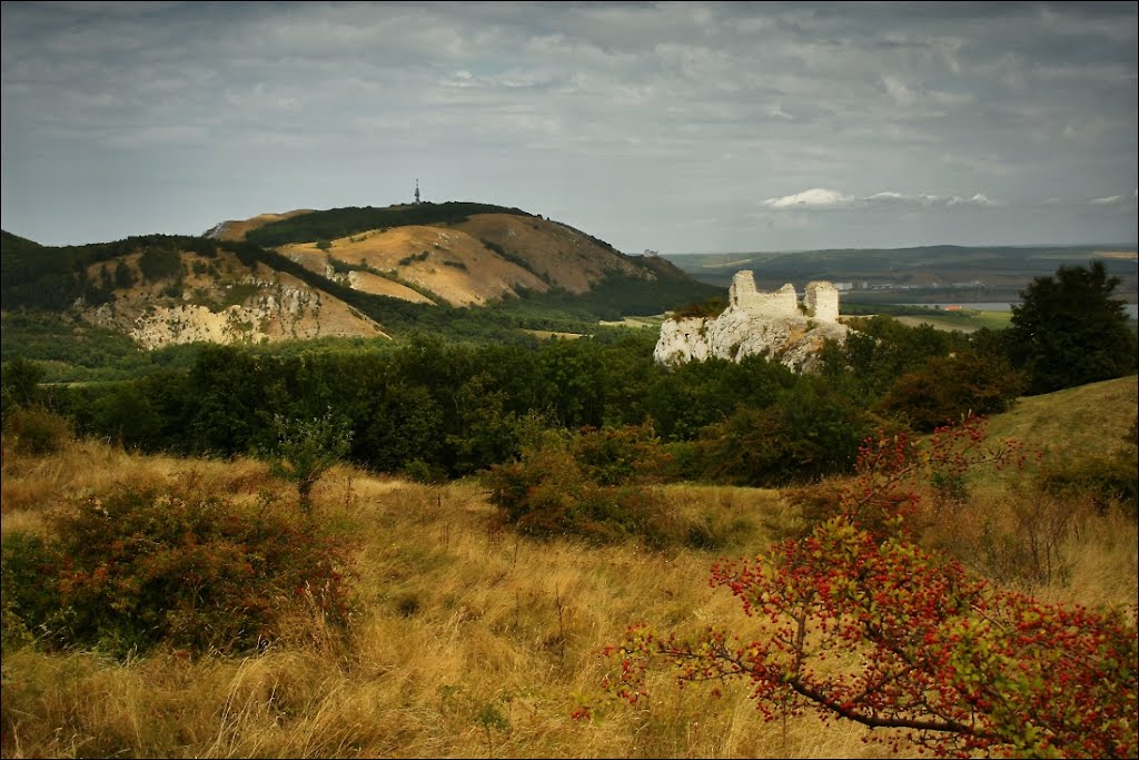 Sirotčí hrádek, Stolová hora / Pálava by Irena Brozova (CZ)