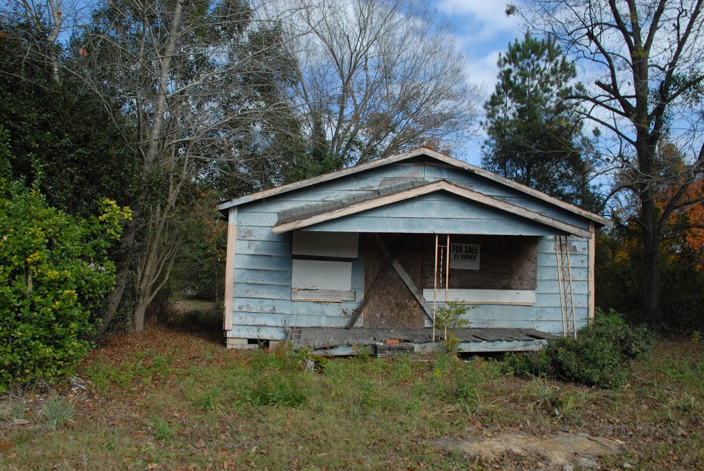 Abandoned House by Chucklestheclown