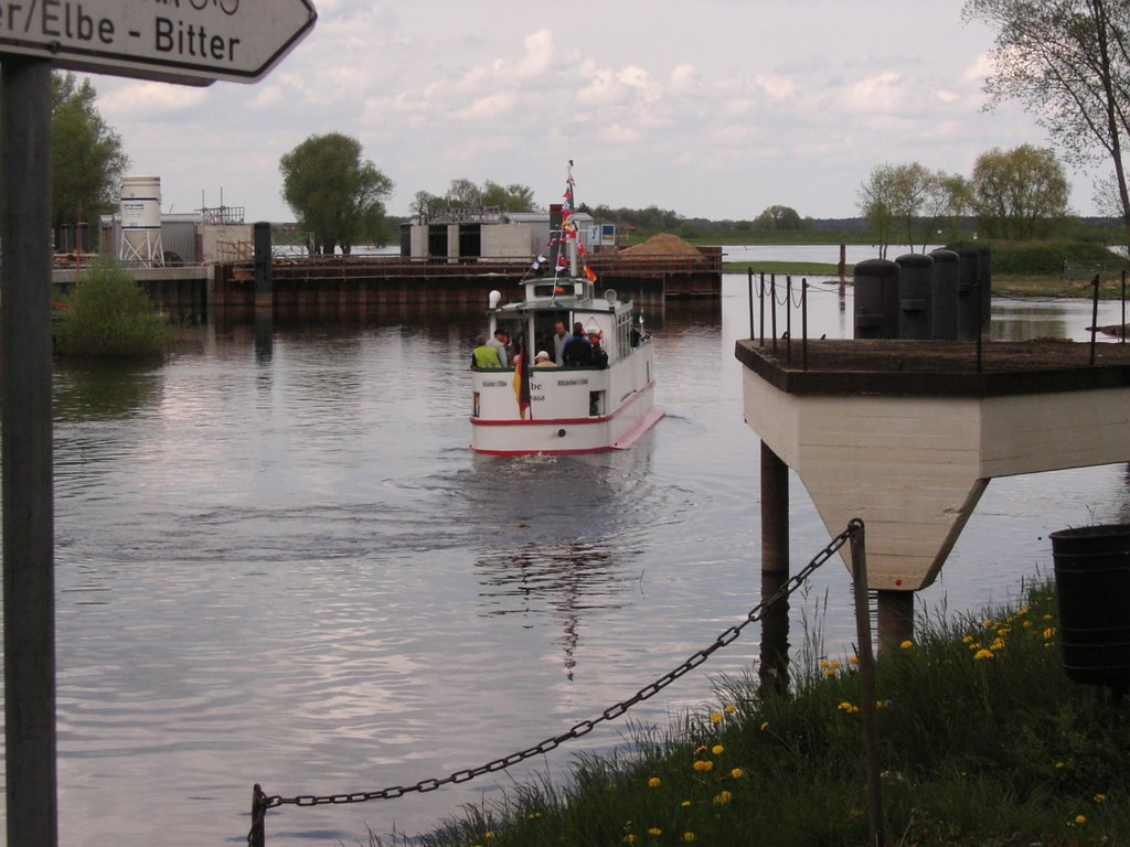 Fahrradfähre ELBE by Arnold Schott