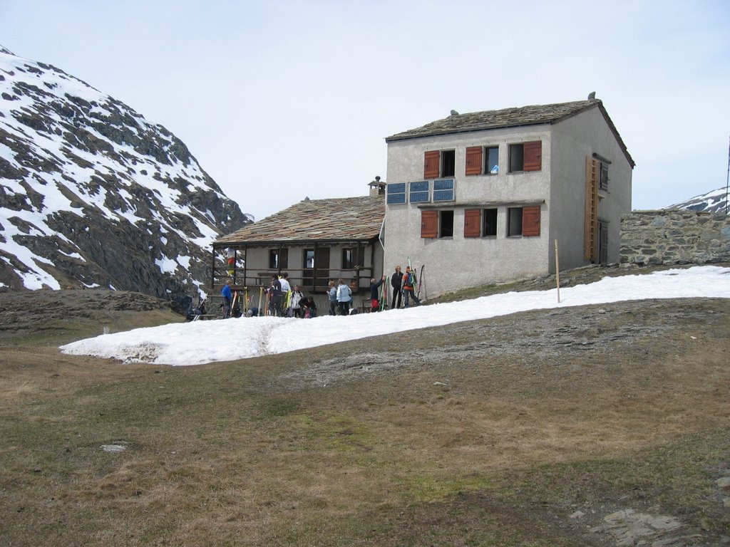 Refuge d'Avérole by Giovanni Malinverni